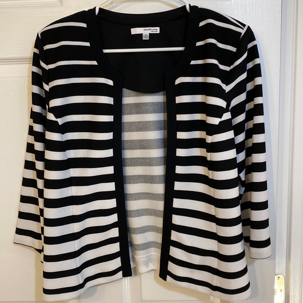 Studio One New York Women’s Jacket Cardigan Stripped Black  and White sz 14